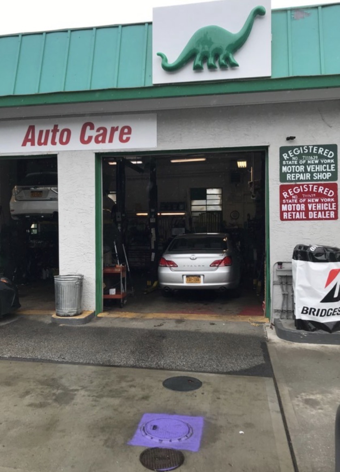 One Broadway Auto service bays at Sinclair